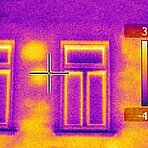 Wärmebild einer Wand mit Fenster